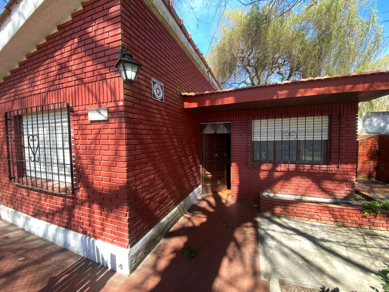 CASA EN VENTA EN SANTA TERESITA, CON AMPLIO PARQUE Y GRAN QUINCHO CON PARRILLA