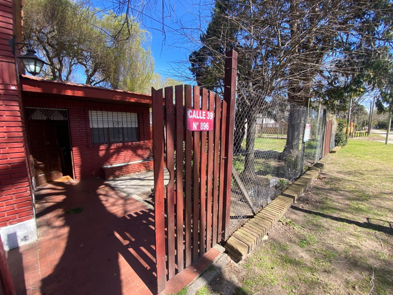 CASA EN VENTA EN SANTA TERESITA, CON AMPLIO PARQUE Y GRAN QUINCHO CON PARRILLA