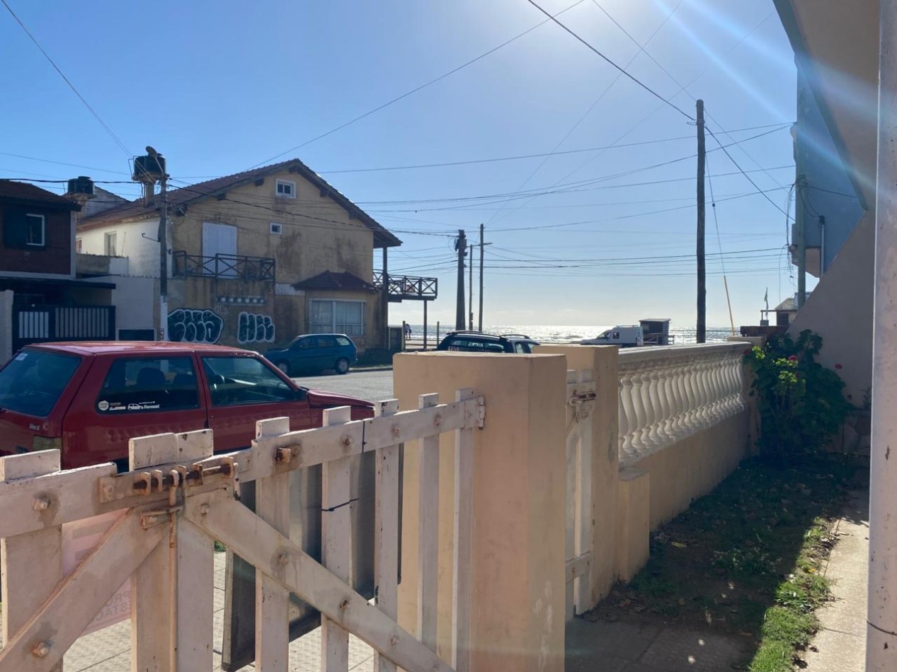 OPORTUNIDAD, CASA 3 AMBIENTES, EXCELENTE UBICACION A METROS DEL MAR