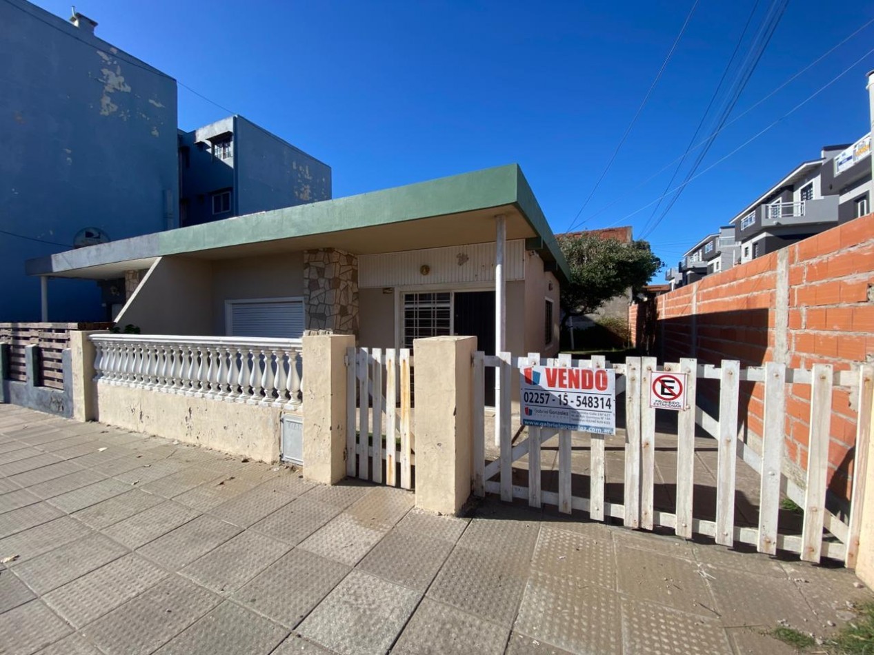 OPORTUNIDAD, CASA 3 AMBIENTES, EXCELENTE UBICACION A METROS DEL MAR