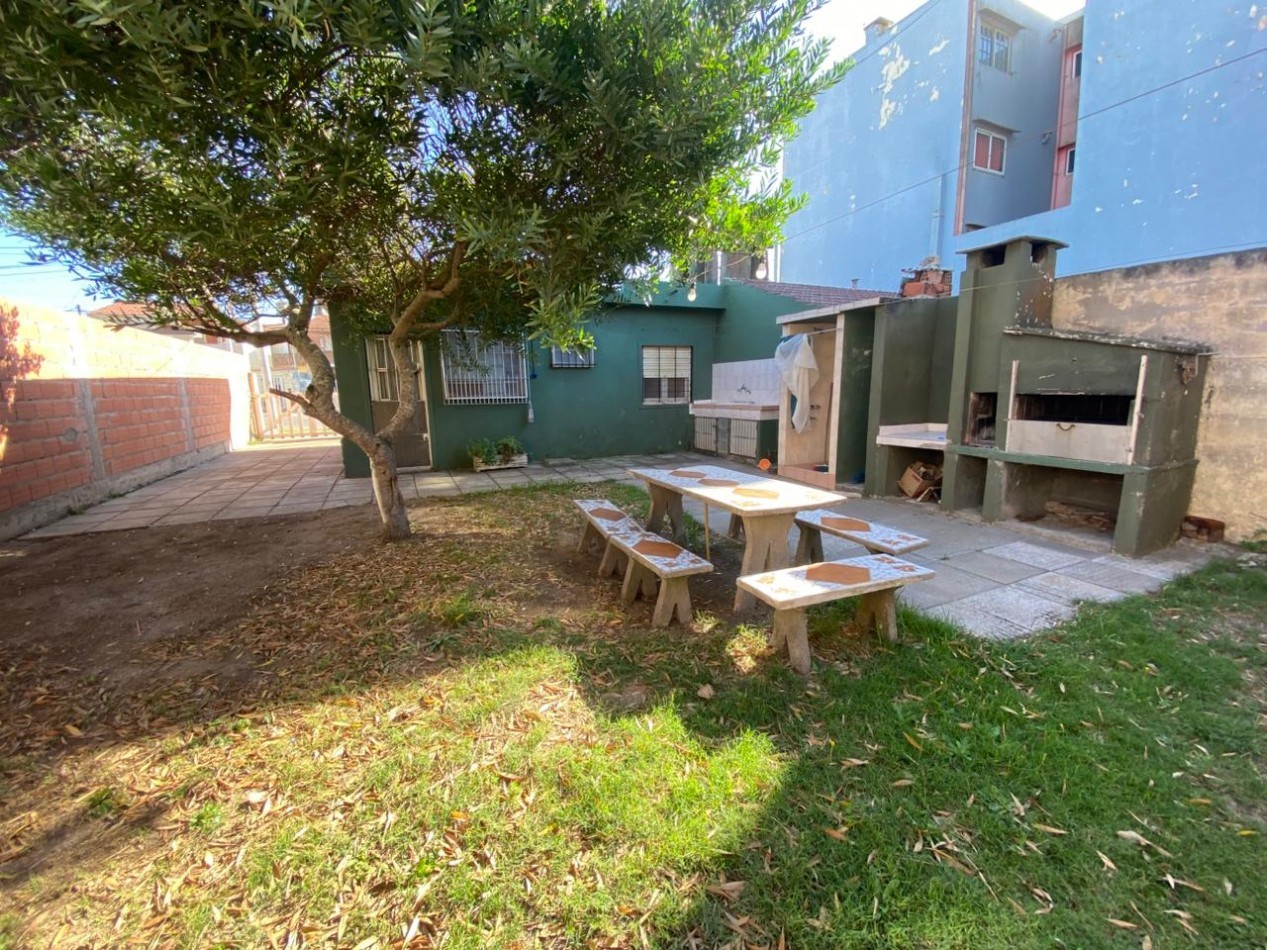 OPORTUNIDAD, CASA 3 AMBIENTES, EXCELENTE UBICACION A METROS DEL MAR
