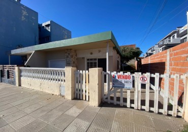 OPORTUNIDAD, CASA 3 AMBIENTES, EXCELENTE UBICACION A METROS DEL MAR