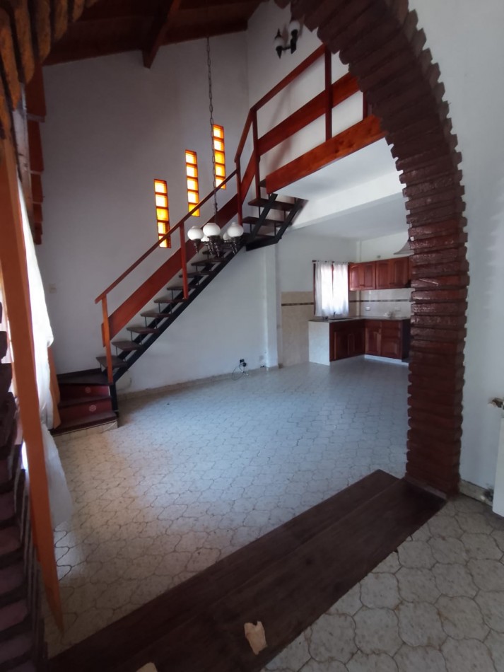 CHALET 5 AMBIENTES TODOS LOS SERVICIOS - PH