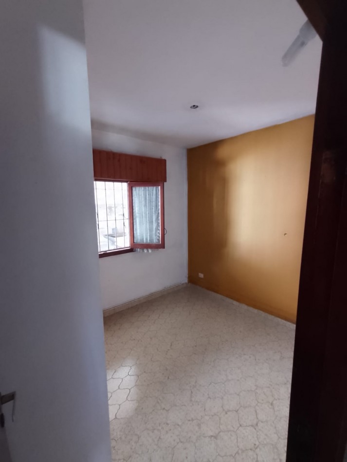 CHALET 5 AMBIENTES TODOS LOS SERVICIOS - PH