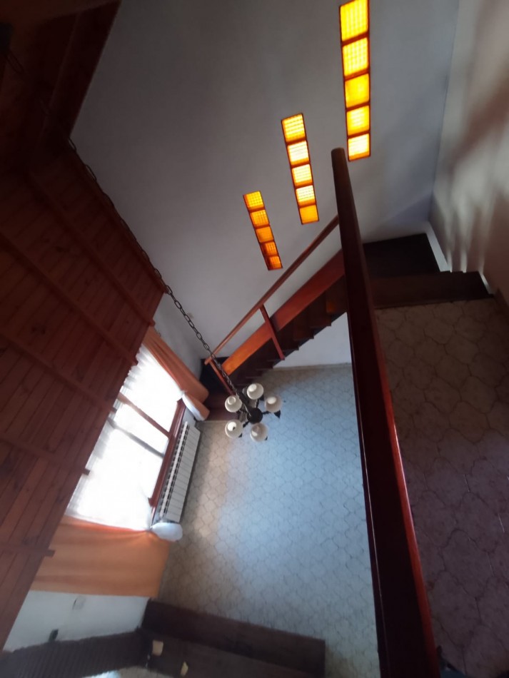 CHALET 5 AMBIENTES TODOS LOS SERVICIOS - PH