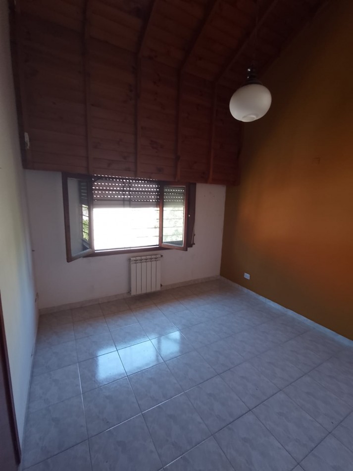 CHALET 5 AMBIENTES TODOS LOS SERVICIOS - PH