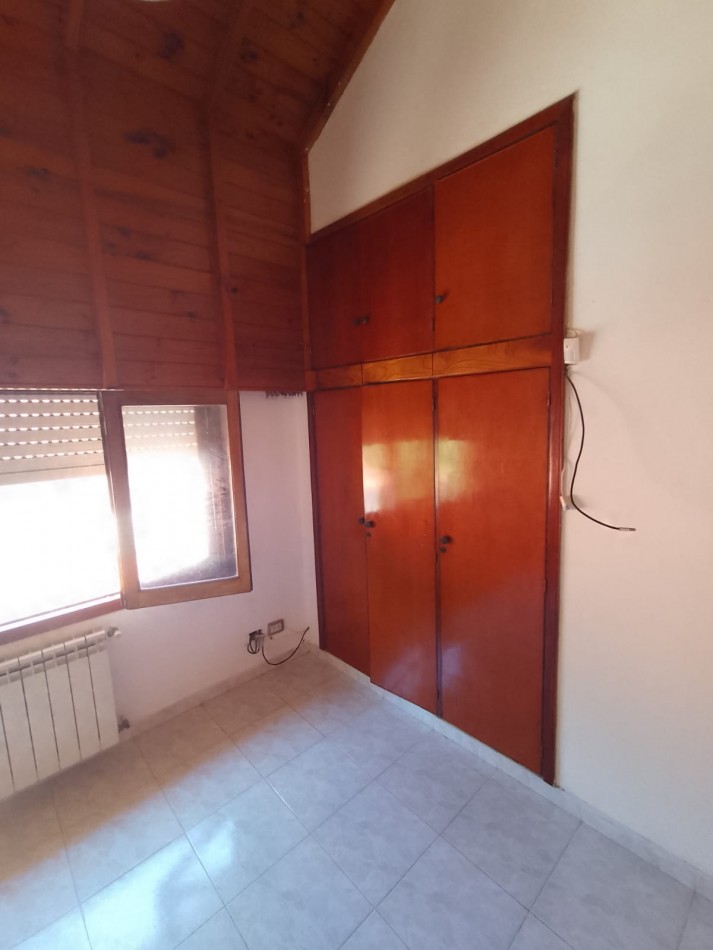 CHALET 5 AMBIENTES TODOS LOS SERVICIOS - PH