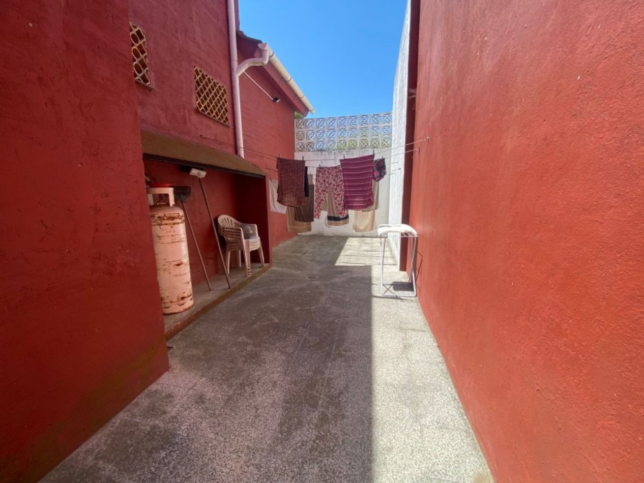 VENDO CASA EN SANTA TERESITA A METROS DEL MAR, 200M2 + SUBSUELO, OPORTUNIDAD!