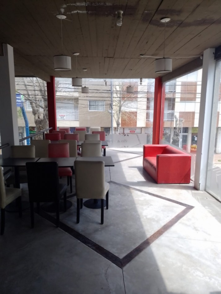 LOCAL COMERCIAL CON VIVIENDAS