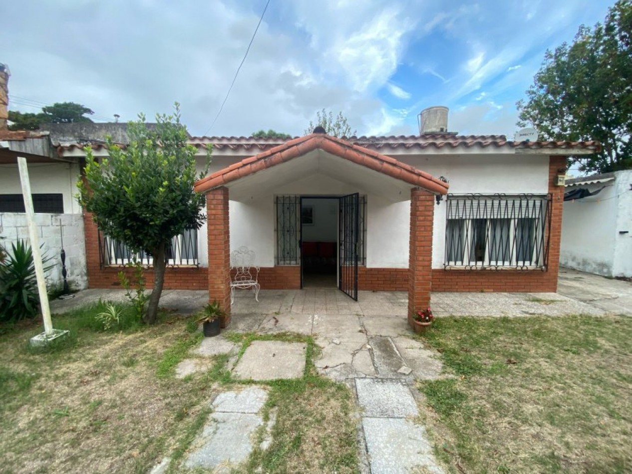 CASA EN VENTA S/LOTE 15X40 MAS DPTO 2 AMBIENTES