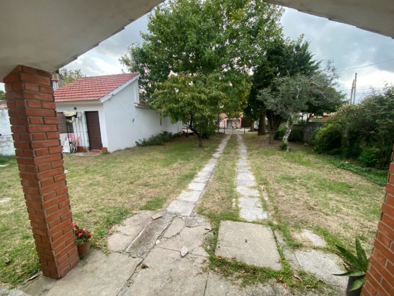 CASA EN VENTA S/LOTE 15X40 MAS DPTO 2 AMBIENTES