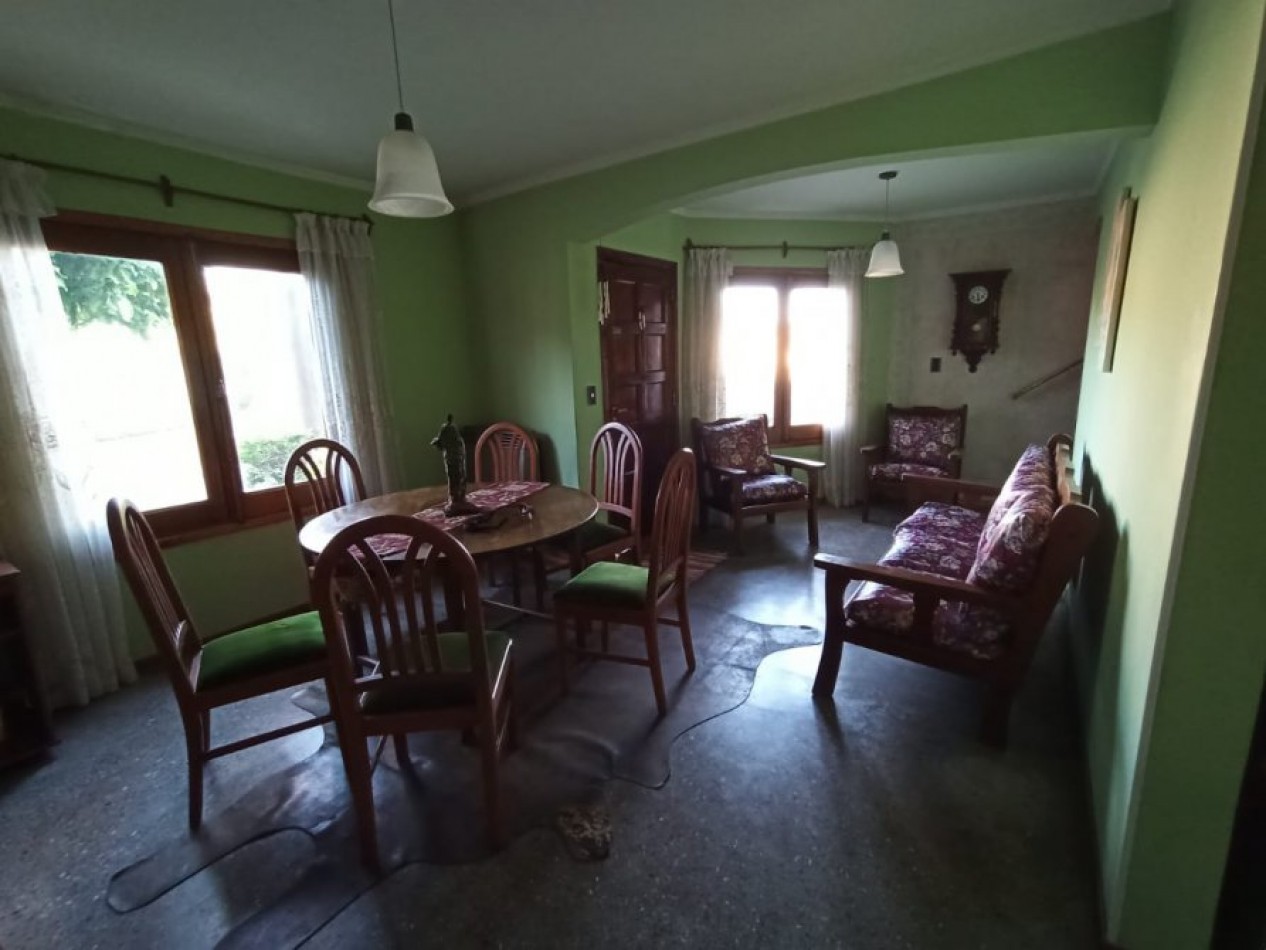 VENTA EN SANTA TERESITA, CASA 4 AMB. GAS NATURAL, ZONA RESIDENCIAL