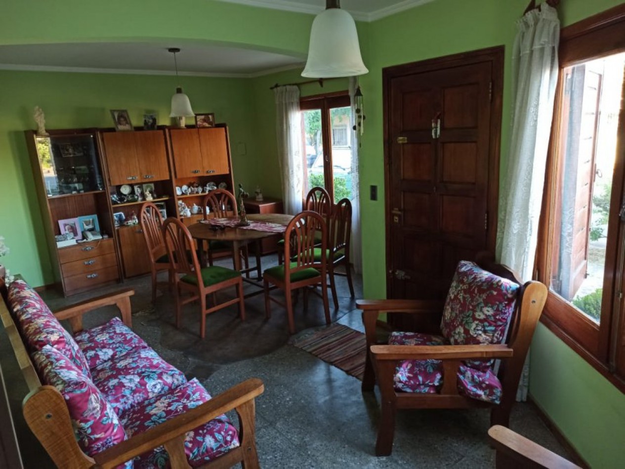 VENTA EN SANTA TERESITA, CASA 4 AMB. GAS NATURAL, ZONA RESIDENCIAL