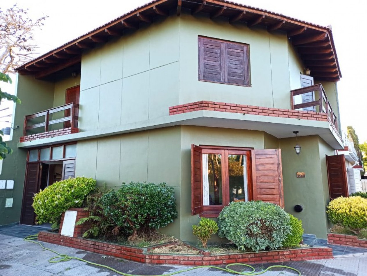VENTA EN SANTA TERESITA, CASA 4 AMB. GAS NATURAL, ZONA RESIDENCIAL