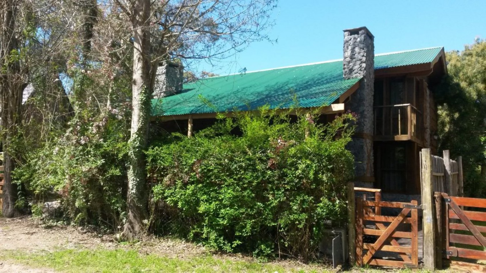 VENTA SANTA TERESITA, CHALET + CABAÑAS C/ PARQUE Y PISCINA, IDEAL VIV. / RENTA / HOTEL / GASTRONOMIA