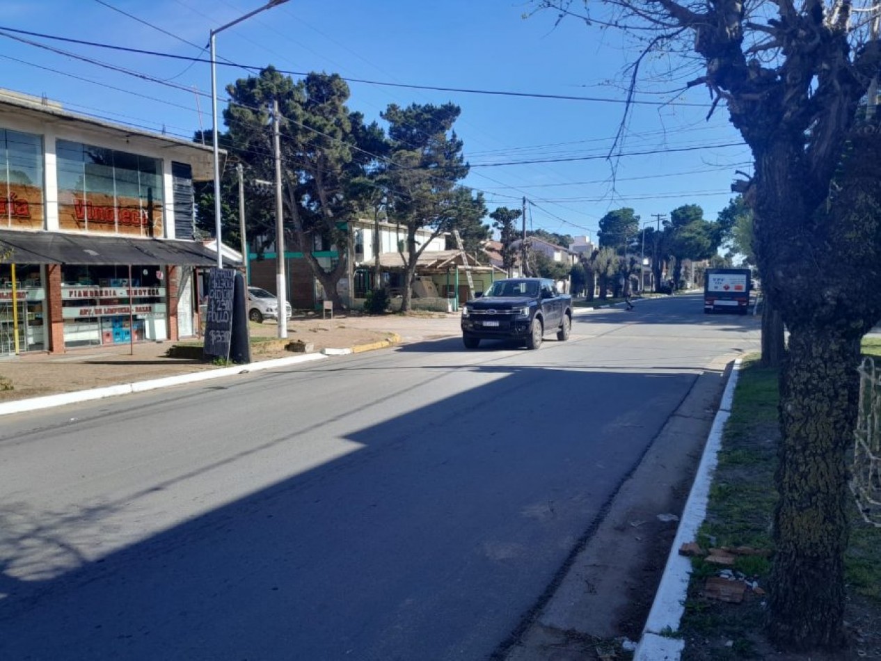 VENTA EN LA COSTA, IMPORTANTE LOCAL + 2 VIVIENDAS