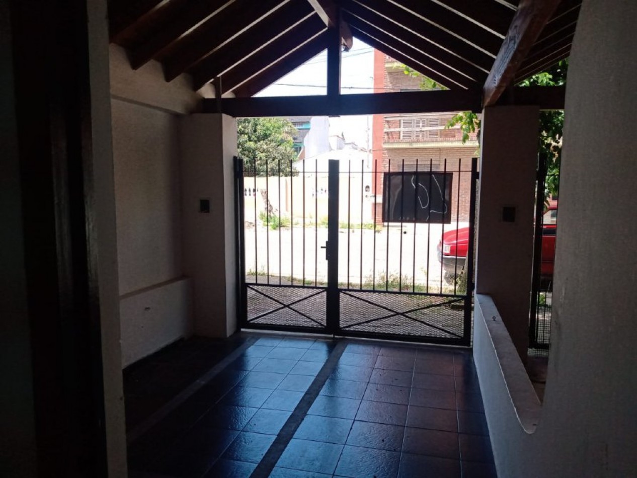 VENTA EN SANTA TERESITA, DUPLEX CERCA DEL MAR CON COCHERA Y GAS NATURAL