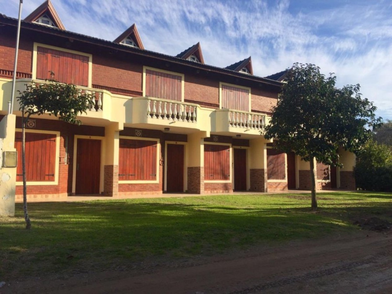 5 TRIPLEX C/DETALLES DE CATEGORIA 4 AMB, EXCELENTE UBICACION C/ PARQUE LIBRE
