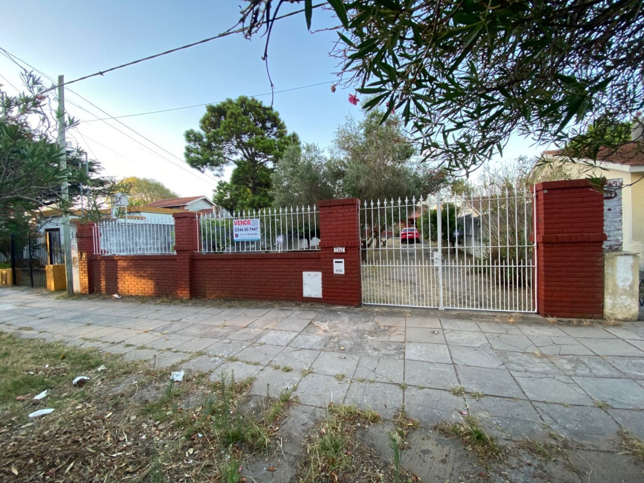 VENTA EN SANTA TERESITA, CASA DE 100M2 SOBRE LOTE DE 12X50 CON GAS NATURAL