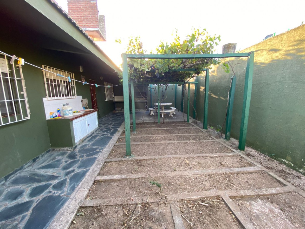 VENTA EN SANTA TERESITA, CASA DE 100M2 SOBRE LOTE DE 12X50 CON GAS NATURAL