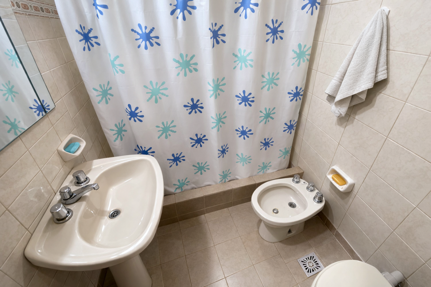 VENTA EN SANTA TERESITA, CASA DE 100M2 SOBRE LOTE DE 12X50 CON GAS NATURAL