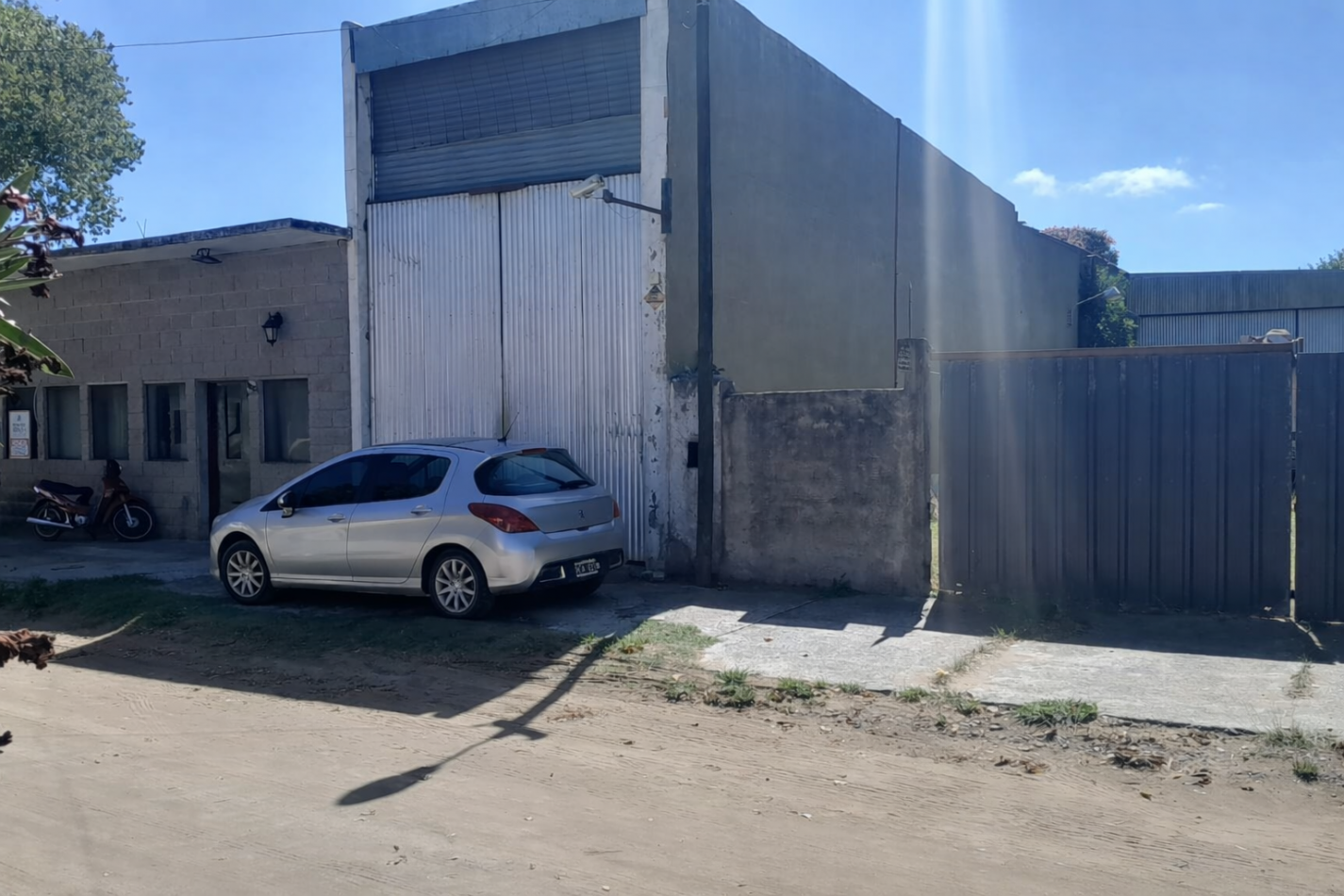VENDO EN LA COSTA DEPOSITO CON OFICINAS
