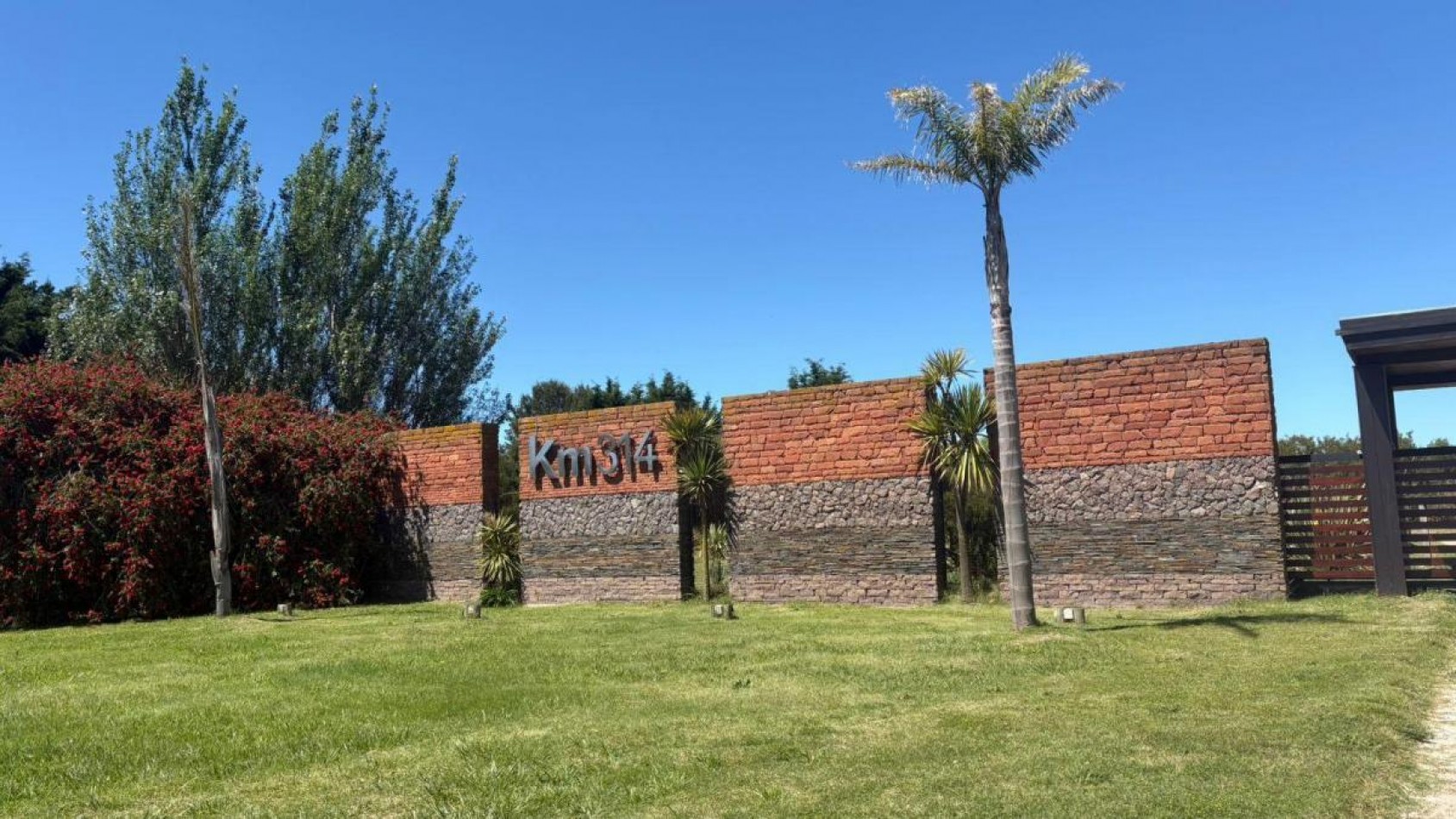 LOTE EN VENTA EN BARRIO KM.314 CONSOLIDADO CON IMPORTANTES AMENITIES ( C.24)