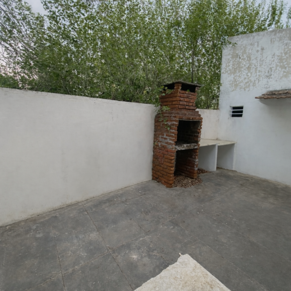 VENTA EN LA COSTA CASA DE 3 AMBIENTES CON GRAN PARQUE LIBRE 