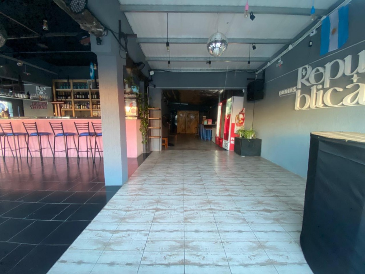 VENDO RECONOCIDO RESTOBAR CON IMPORTANTE CLIENTELA ( VER VIDEO )
