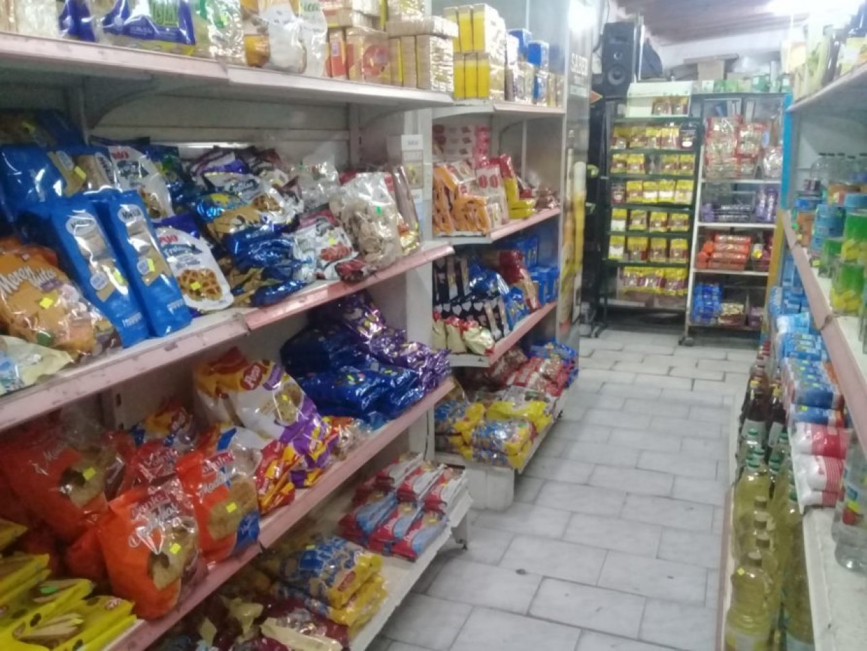VENTA EN LA COSTA, IMPORTANTE LOCAL + 2 VIVIENDAS