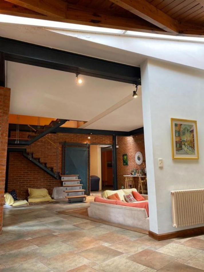 VENDO IMPORTANTE CASA QUINTA EN LOS CARDALES 5 AMB. C/PISCINA Y PARQUE