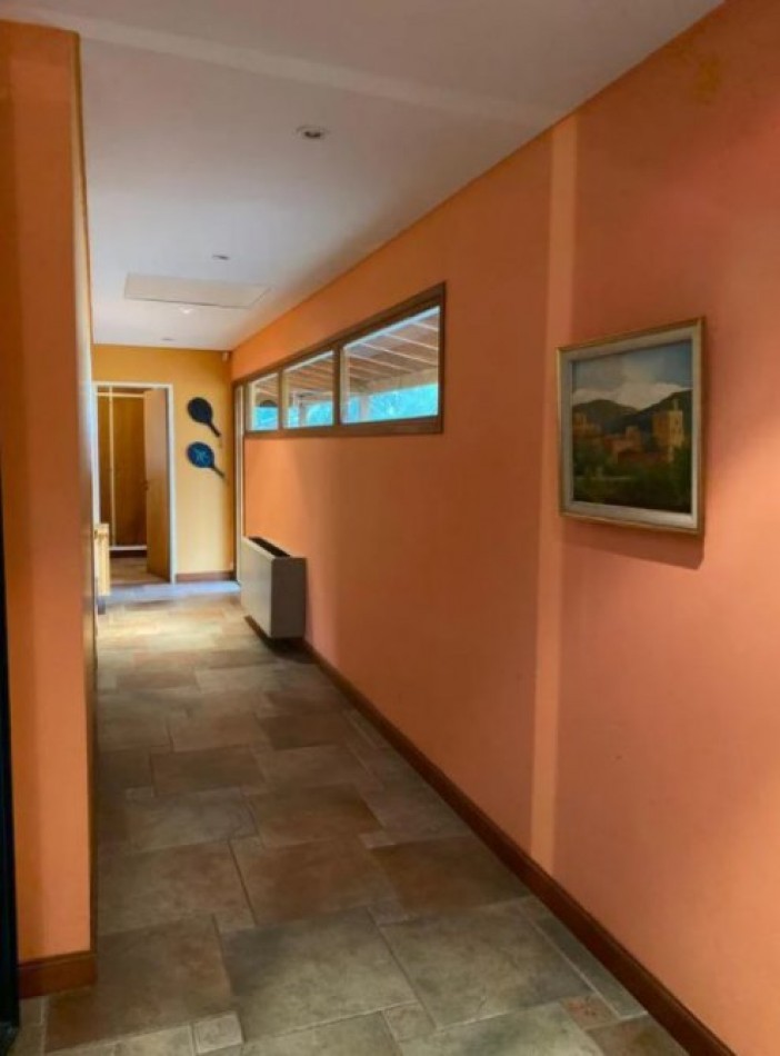 VENDO IMPORTANTE CASA QUINTA EN LOS CARDALES 5 AMB. C/PISCINA Y PARQUE
