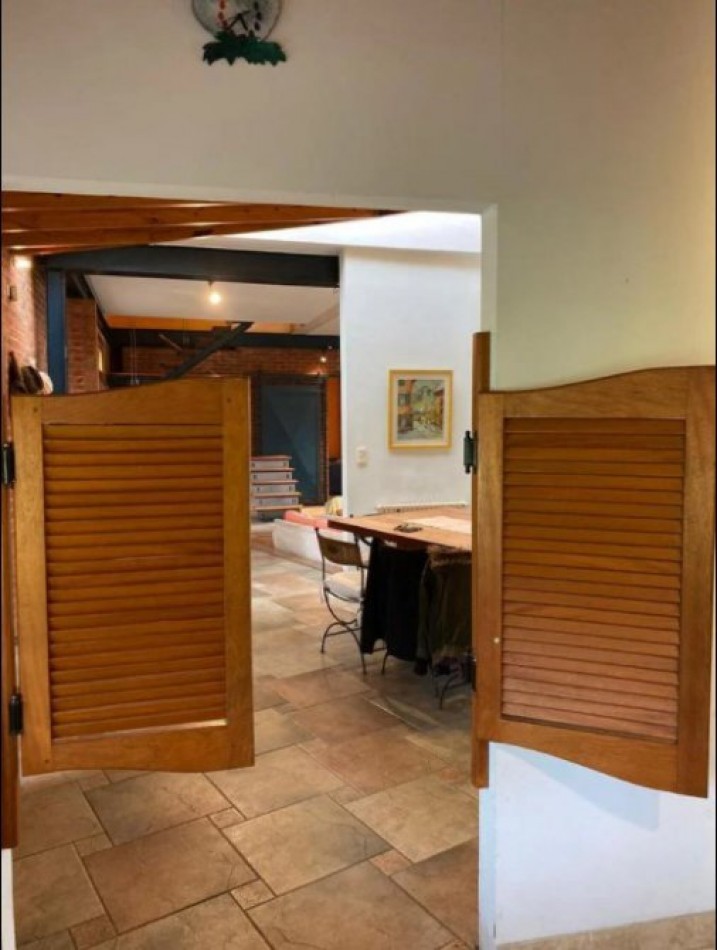 VENDO IMPORTANTE CASA QUINTA EN LOS CARDALES 5 AMB. C/PISCINA Y PARQUE