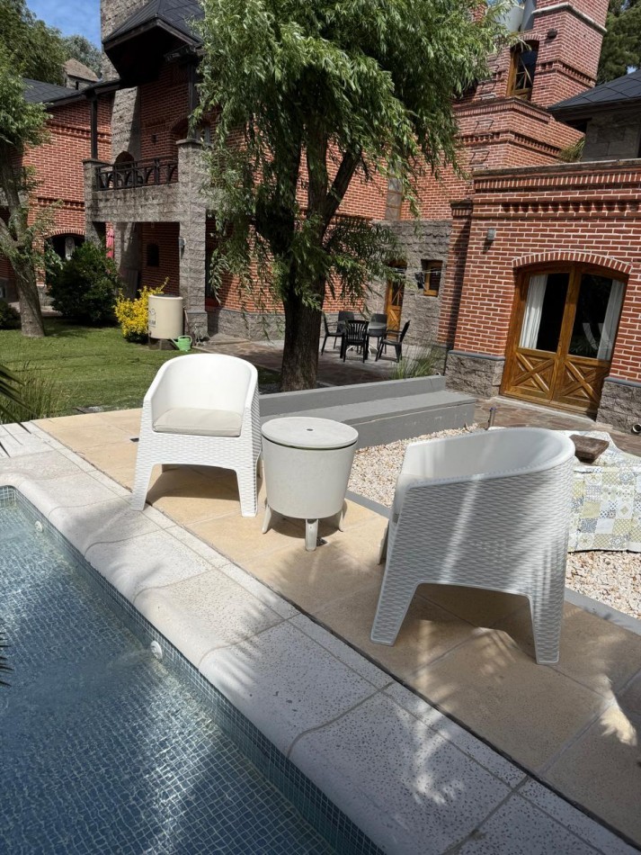 VENTA EN LA COSTA, IMPORTANTE VIVIENDA DE DISEÑO CON 430M2 CUBIERTOS. OPORTUNIDAD DE INVERSION