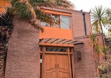 VENDO IMPORTANTE CASA QUINTA EN LOS CARDALES 5 AMB. C/PISCINA Y PARQUE